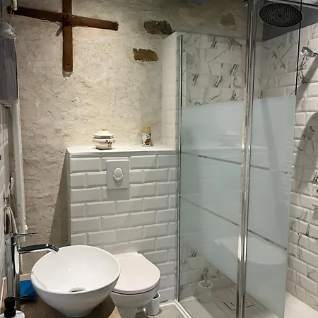Halte vendéenne atypique Saint-Germain-l'Aiguiller Extérieur photo